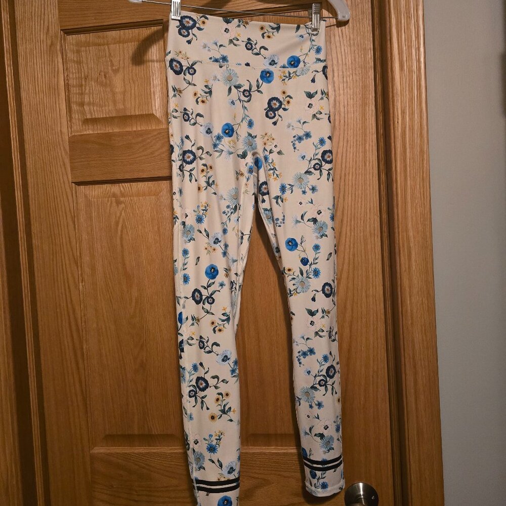 Athletic leggings - m - Fabletics - cream with blue flowers - Picture 1 of 5